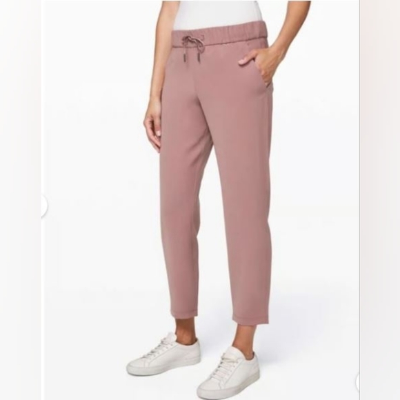 lululemon athletica Pants - Lululemon Women's 'On The Fly' Woven High Rise 7/8 Pants in Red Dust - Size 4